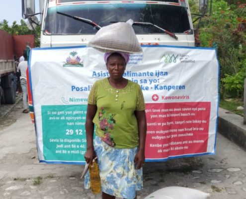 Distribución de alimentos en Haití tras el terremoto