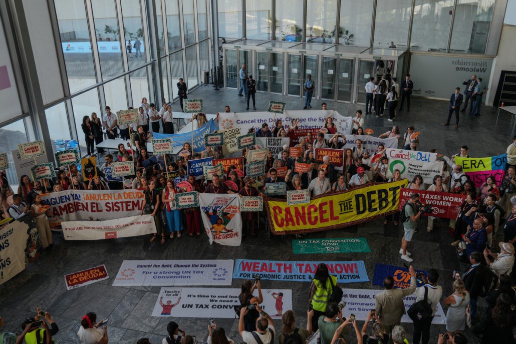 Protesta de la sociedad civil por la crisis de la deuda en la Cumbre financiación para el desarrollo