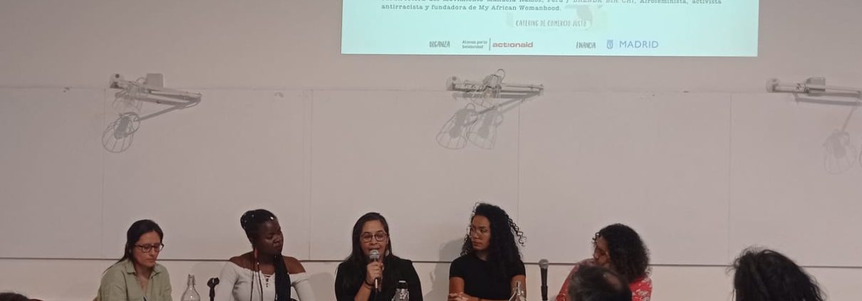 mujeres migrantes conectando